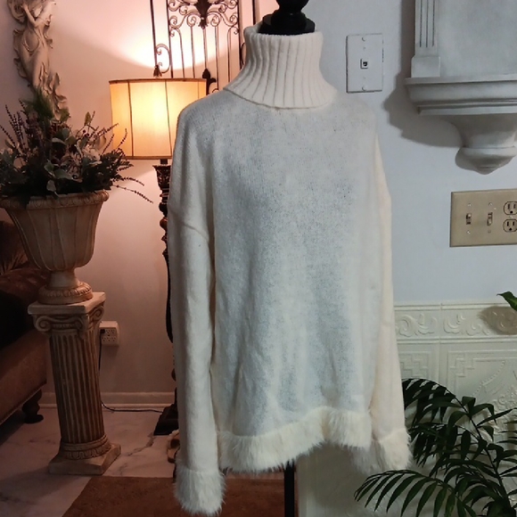 Cozy Cream Turtleneck Sweater - Picture 3 of 6